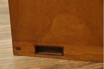 和製アンティーク　最高級!!　指物工芸家具　漆塗り　総楠(クス)材　前面玉杢　内部楠材　黒柿縁がアクセントの時代箪笥　(R-071131)