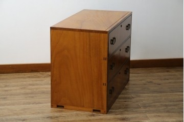 和製アンティーク　最高級!!　指物工芸家具　漆塗り　総楠(クス)材　前面玉杢　内部楠材　黒柿縁がアクセントの時代箪笥　(R-071131)