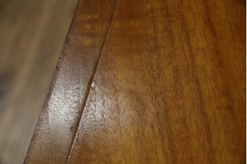 和製アンティーク　最高級!!　指物工芸家具　漆塗り　総楠(クス)材　前面玉杢　内部楠材　黒柿縁がアクセントの時代箪笥　(R-071131)