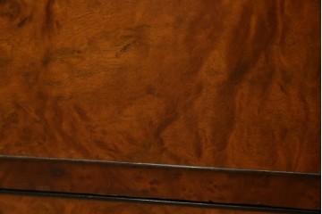 和製アンティーク　最高級!!　指物工芸家具　漆塗り　総楠(クス)材　前面玉杢　内部楠材　黒柿縁がアクセントの時代箪笥　(R-071131)