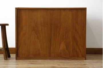 和製アンティーク　最高級!!　指物工芸家具　漆塗り　総楠(クス)材　前面玉杢　内部楠材　黒柿縁がアクセントの時代箪笥　(R-071131)