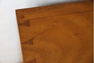 和製アンティーク　最高級!!　指物工芸家具　漆塗り　総楠(クス)材　前面玉杢　内部楠材　黒柿縁がアクセントの時代箪笥　(R-071131)