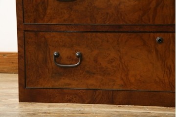 和製アンティーク　最高級!!　指物工芸家具　漆塗り　総楠(クス)材　前面玉杢　内部楠材　黒柿縁がアクセントの時代箪笥　(R-071131)