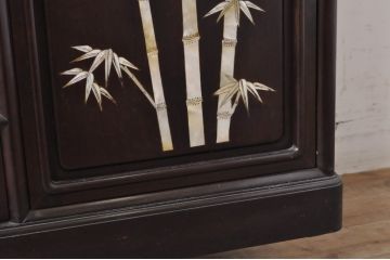 和製ビンテージ　花梨(カリン)材　螺鈿(ラデン)　象嵌入り　品のある佇まいが美しい大振りな飾り棚(茶棚、収納棚、戸棚、違い棚、唐木、ヴィンテージ)(R-071133)