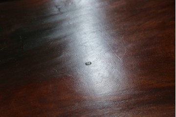 和製ビンテージ　希少デザイン　花梨(カリン)材　雲形彫刻入り　どの角度から見ても美しい丸形の飾り棚　(R-071134)