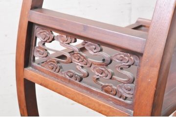 和製ビンテージ　希少デザイン　花梨(カリン)材　雲形彫刻入り　どの角度から見ても美しい丸形の飾り棚(違い棚、ヴィンテージ)(R-071134)