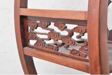 和製ビンテージ　希少デザイン　花梨(カリン)材　雲形彫刻入り　どの角度から見ても美しい丸形の飾り棚(違い棚、ヴィンテージ)(R-071134)