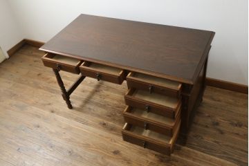 中古　三越家具　カントリーハウス　希少な絶版品ブルージュ　挽き物加工や引手のデザインがおしゃれ!クラシカルな雰囲気を高めるデスク(片袖机、ワークデスク、平机、在宅用、在宅ワーク)(R-071136)