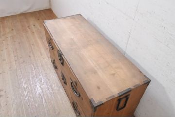 和製アンティーク　前面桐材　立派な金具が目を惹く二本松箪笥ローチェスト(テレビ台、収納タンス、衣装箪笥、和たんす、時代箪笥、引き出し)(R-071142)