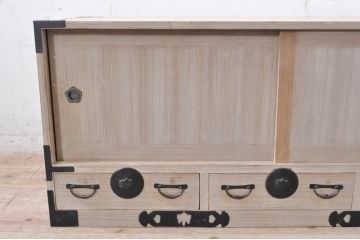 和製アンティーク　特注!!　上手物!!　桐紋金具　上品な佇まいと金具の立派な総桐二本松箪笥ローボード(テレビ台、収納箪笥、和タンス、総桐たんす、総桐箪笥、時代箪笥、引き出し)(R-071163)