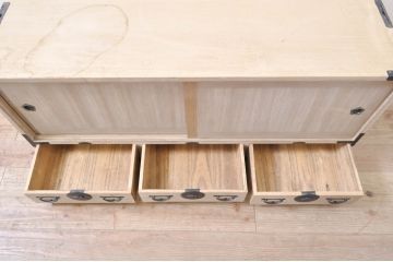 和製アンティーク　特注!!　上手物!!　桐紋金具　上品な佇まいと金具の立派な総桐二本松箪笥ローボード(テレビ台、収納箪笥、和タンス、総桐たんす、総桐箪笥、時代箪笥、引き出し)(R-071163)