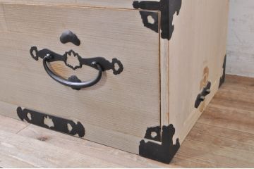 和製アンティーク　特注!!　上手物!!　桐紋金具　上品な佇まいと金具の立派な総桐二本松箪笥ローチェスト(テレビ台、ローボード、収納箪笥、和タンス、総桐たんす、総桐箪笥、時代箪笥、引き出し)(R-071164)