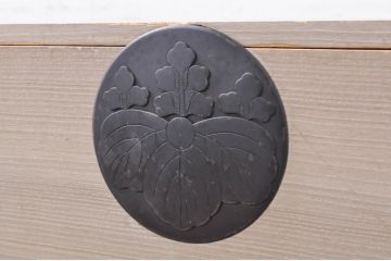 和製アンティーク　特注!!　上手物!!　桐紋金具　上品な佇まいと金具の立派な総桐二本松箪笥ローチェスト(テレビ台、ローボード、収納箪笥、和タンス、総桐たんす、総桐箪笥、時代箪笥、引き出し)(R-071165)