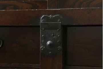 和製アンティーク　江戸期　前面欅(ケヤキ)材と栗材の味わい深い米沢車箪笥(帳場箪笥、和箪笥、収納箪笥、時代箪笥、収納棚、米沢箪笥)(R-071169)