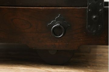 和製アンティーク　江戸期　前面欅(ケヤキ)材と栗材の味わい深い米沢車箪笥(帳場箪笥、和箪笥、収納箪笥、時代箪笥、収納棚、米沢箪笥)(R-071169)