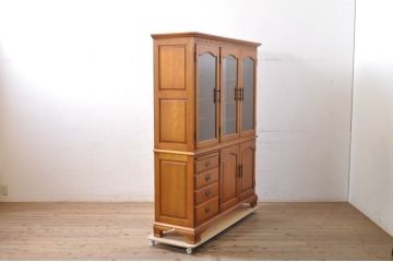 中古　美品　横浜クラシック家具　ダニエル(daniel)　クラシカルな雰囲気のお部屋づくりにおすすめなキャビネット(食器棚、収納棚、戸棚、カップボード)(R-071177)