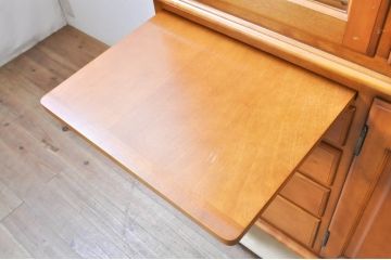 中古　美品　横浜クラシック家具　ダニエル(daniel)　クラシカルな雰囲気のお部屋づくりにおすすめなキャビネット(食器棚、収納棚、戸棚、カップボード)(R-071177)