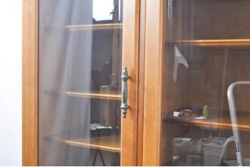 中古　美品　横浜クラシック家具　ダニエル(daniel)　クラシカルな雰囲気のお部屋づくりにおすすめなキャビネット(食器棚、収納棚、戸棚、カップボード)(R-071177)