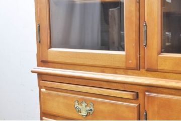 中古　美品　横浜クラシック家具　ダニエル(daniel)　クラシカルな雰囲気のお部屋づくりにおすすめなキャビネット(食器棚、収納棚、戸棚、カップボード)(R-071177)