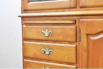 中古　美品　横浜クラシック家具　ダニエル(daniel)　クラシカルな雰囲気のお部屋づくりにおすすめなキャビネット(食器棚、収納棚、戸棚、カップボード)(R-071177)