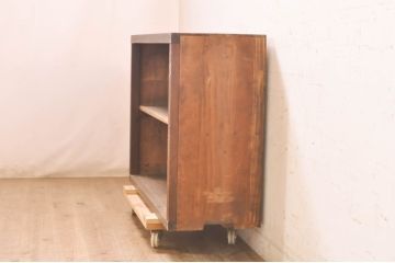 和製アンティーク　レトロな佇まいが魅力的な古い木の小振りな飾り棚(オープンラック、本棚、書棚、陳列棚、収納棚、サイドボード、サイドキャビネット、店舗什器)(R-071182)