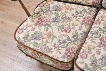 イギリスビンテージ　美品　ERCOL(アーコール)　落ち着いた色味の花柄ファブリックが上品な3人掛けソファ(アームソファ、3Pソファ、三人掛け、英国、北欧、ヴィンテージ)(R-071184)