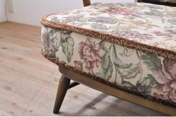 イギリスビンテージ　美品　ERCOL(アーコール)　落ち着いた色味の花柄ファブリックが上品な3人掛けソファ(アームソファ、3Pソファ、三人掛け、英国、北欧、ヴィンテージ)(R-071184)
