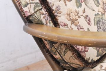イギリスビンテージ　美品　ERCOL(アーコール)　落ち着いた色味の花柄ファブリックが上品な3人掛けソファ(アームソファ、3Pソファ、三人掛け、英国、北欧、ヴィンテージ)(R-071184)