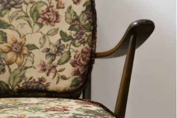 イギリスビンテージ　美品　ERCOL(アーコール)　落ち着いた色味の花柄ファブリックが上品な1人掛けソファ(ラウンジチェア、アームチェア、椅子、1シーターソファ、英国、北欧、ヴィンテージ)(R-071185)