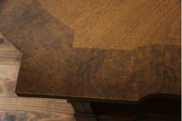 中古　DREXEL HERITAGE(ドレクセルヘリテイジ)　FRANCESCA(フランチェスカ)シリーズ　重厚でクラシカルなデザインのローテーブル(カクテルテーブル、センターテーブル、リビングテーブル)(定価約56万円)(R-071186)