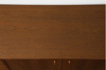 イギリスビンテージ　A.H.McIntosh(マッキントッシュ)社　チーク材　シンプルなデザインと木の温もり感じる色味が魅力のサイドボード(リビングボード、収納棚、戸棚、英国、ヴィンテージ)(R-071193)