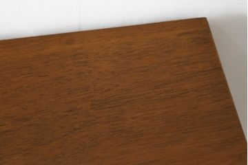 イギリスビンテージ　A.H.McIntosh(マッキントッシュ)社　チーク材　シンプルなデザインと木の温もり感じる色味が魅力のサイドボード(リビングボード、収納棚、戸棚、英国、ヴィンテージ)(R-071193)