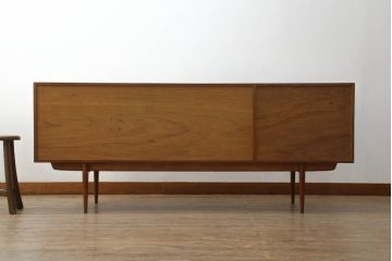 イギリスビンテージ　A.H.McIntosh(マッキントッシュ)社　チーク材　シンプルなデザインと木の温もり感じる色味が魅力のサイドボード(リビングボード、収納棚、戸棚、英国、ヴィンテージ)(R-071193)