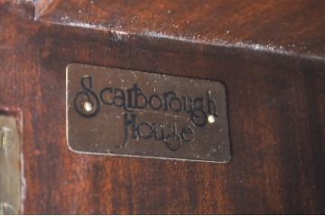 中古　アメリカ高級輸入家具　IDC大塚家具取り扱い　Scarborough House(スカボローファインファニチャー)　マホガニー材のテレビ台(テレビボード、ローボード、リビングボード)(定価約94万円)(R-071194)