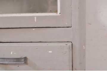 和製アンティーク　ペイント仕上げ限定　昭和中期　シャビーシックな雰囲気が魅力のケビントガラスケース(ショーケース、飾り棚、陳列棚、収納棚、戸棚、デンタルケース、デンタルキャビネット)(R-071198)