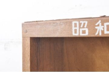 和製アンティーク　懐かしい雰囲気を醸し出す古い学校の縦型本棚(飾り棚、収納棚、ディスプレイラック、オープンラック)(R-071201)