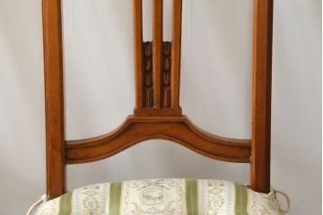 中古　美品　サァラ麻布　笠木の彫りやラタン編みの座面など凝ったデザインが魅力的なダイニングチェア4脚セット(椅子、バラ売り可能)(4脚定価 約80万円)(R-071211)