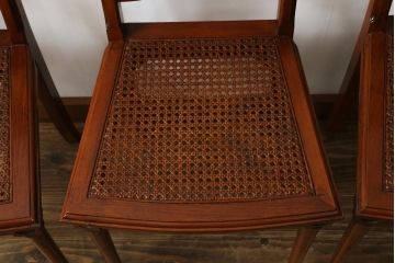 中古　美品　サァラ麻布　笠木の彫りやラタン編みの座面など凝ったデザインが魅力的なダイニングチェア4脚セット(椅子、バラ売り可能)(4脚定価 約80万円)(R-071211)