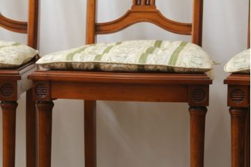 中古　美品　サァラ麻布　笠木の彫りやラタン編みの座面など凝ったデザインが魅力的なダイニングチェア4脚セット(椅子、バラ売り可能)(4脚定価 約80万円)(R-071211)