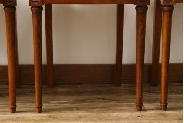 中古　美品　サァラ麻布　笠木の彫りやラタン編みの座面など凝ったデザインが魅力的なダイニングチェア4脚セット(椅子、バラ売り可能)(4脚定価 約80万円)(R-071211)