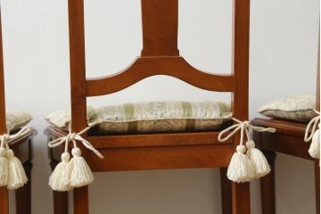 中古　美品　サァラ麻布　笠木の彫りやラタン編みの座面など凝ったデザインが魅力的なダイニングチェア4脚セット(椅子、バラ売り可能)(4脚定価 約80万円)(R-071211)