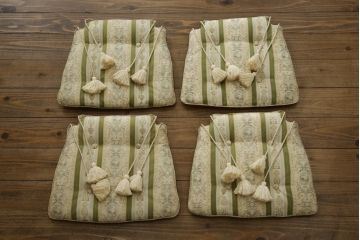 中古　美品　サァラ麻布　笠木の彫りやラタン編みの座面など凝ったデザインが魅力的なダイニングチェア4脚セット(椅子、バラ売り可能)(4脚定価 約80万円)(R-071211)