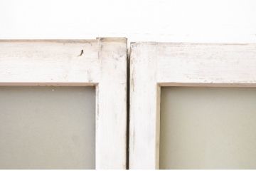 アンティーク建具　ペイント仕上げ限定　レトロな空間作りにおすすめなマス目(升目)格子のペイントガラス窓4枚セット(引き戸、ガラス戸)(R-071231)