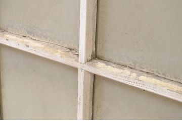 アンティーク建具　ペイント仕上げ限定　レトロな空間作りにおすすめなマス目(升目)格子のペイントガラス窓4枚セット(引き戸、ガラス戸)(R-071231)