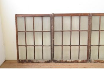 アンティーク建具　ペイント仕上げ限定　レトロな空間作りにおすすめなマス目(升目)格子のペイントガラス窓4枚セット(引き戸、ガラス戸)(R-071231)