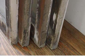 アンティーク建具　ペイント仕上げ限定　レトロな空間作りにおすすめなマス目(升目)格子のペイントガラス窓4枚セット(引き戸、ガラス戸)(R-071231)
