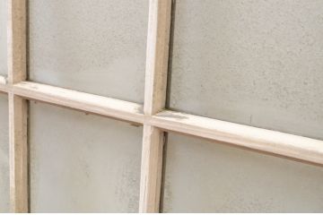 アンティーク建具　ペイント仕上げ限定　レトロな空間作りにおすすめなマス目(升目)格子のペイントガラス窓4枚セット(引き戸、ガラス戸)(R-071232)