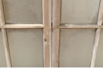 アンティーク建具　ペイント仕上げ限定　レトロな空間作りにおすすめなマス目(升目)格子のペイントガラス窓4枚セット(引き戸、ガラス戸)(R-071232)