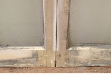 アンティーク建具　ペイント仕上げ限定　レトロな空間作りにおすすめなマス目(升目)格子のペイントガラス窓4枚セット(引き戸、ガラス戸)(R-071232)