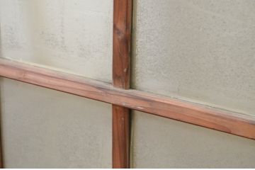 アンティーク建具　ペイント仕上げ限定　レトロな空間作りにおすすめなマス目(升目)格子のペイントガラス窓4枚セット(引き戸、ガラス戸)(R-071232)